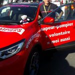 Un sapeur-pompier ardéchois fait partie de la caravane publicitaire du Tour de France aux couleurs des sapeurs-pompiers de France