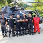 Les cadres spécialisés à la mission de l’hélicoptère bombardier d’eau en exercice
