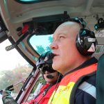 Les cadres spécialisés à la mission de l’hélicoptère bombardier d’eau en exercice