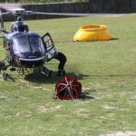 Les cadres spécialisés à la mission de l’hélicoptère bombardier d’eau en exercice